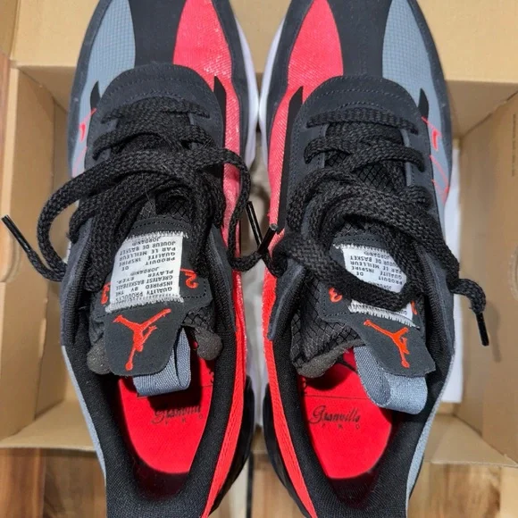 Nike Men's Black and Red Athletic Shoes